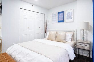 809 9th Ave in New York, NY - Building Photo - Building Photo