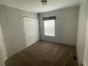 33 Geneva Rd in Lakehurst, NJ - Foto de edificio - Building Photo