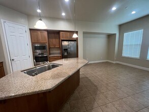 1023 Harvest Mill Dr in Manteca, CA - Foto de edificio - Building Photo