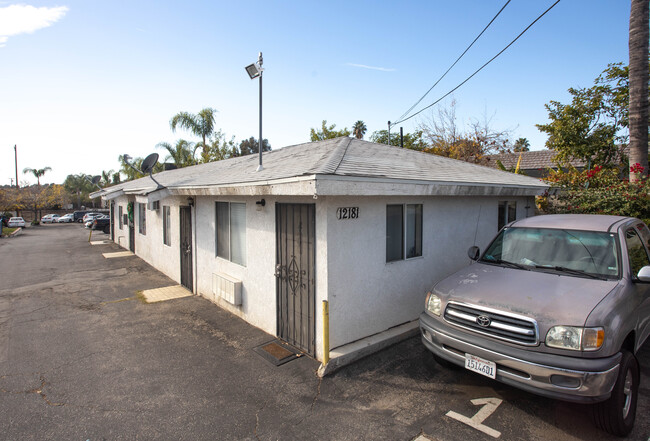 12181 San Fernando Rd in Sylmar, CA - Building Photo - Building Photo