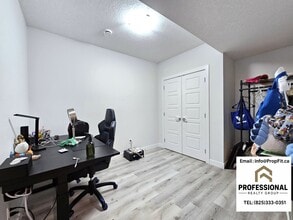 8020 Kiriak Link SW in Edmonton, AB - Building Photo - Building Photo