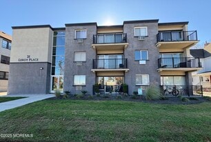 21 Leroy Pl in Red Bank, NJ - Building Photo