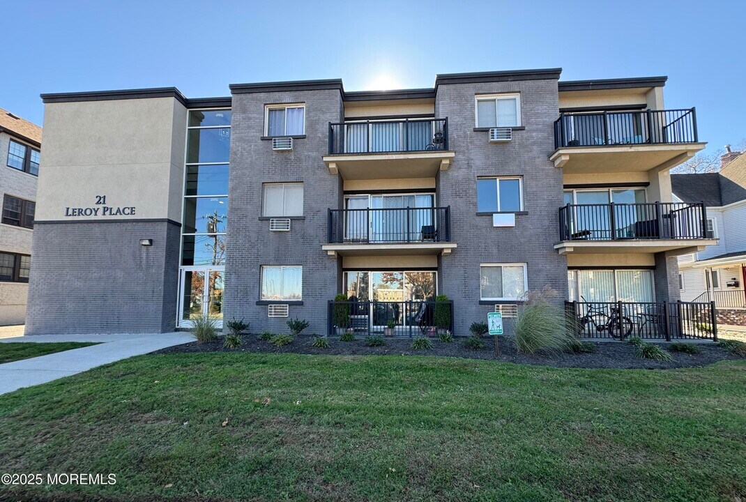 21 Leroy Pl in Red Bank, NJ - Building Photo