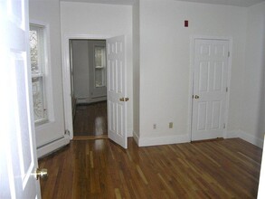 37 Bond St in Somerville, MA - Building Photo - Building Photo