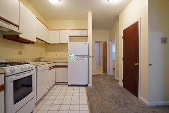 8 Lorraine Terrace in Brighton, MA - Building Photo - Building Photo