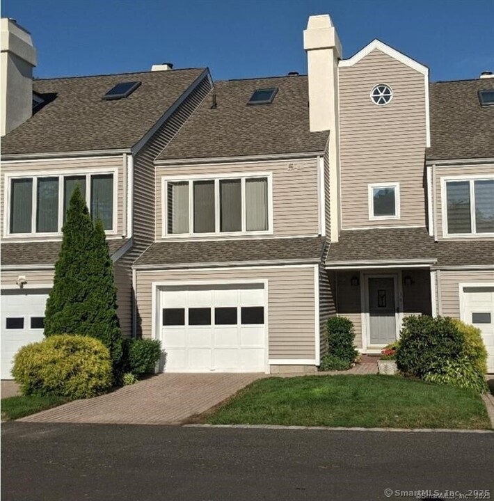 36 Harbour View Pl in Stratford, CT - Building Photo