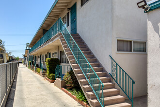 845 Victor Ave in Inglewood, CA - Building Photo - Building Photo