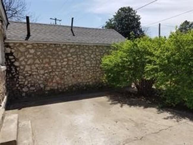 325 W Shawnee St in Tahlequah, OK - Building Photo - Building Photo