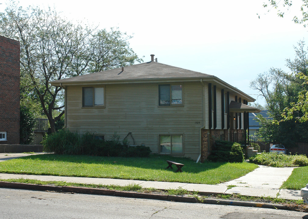 1325 S 32nd St in Omaha, NE - Foto de edificio