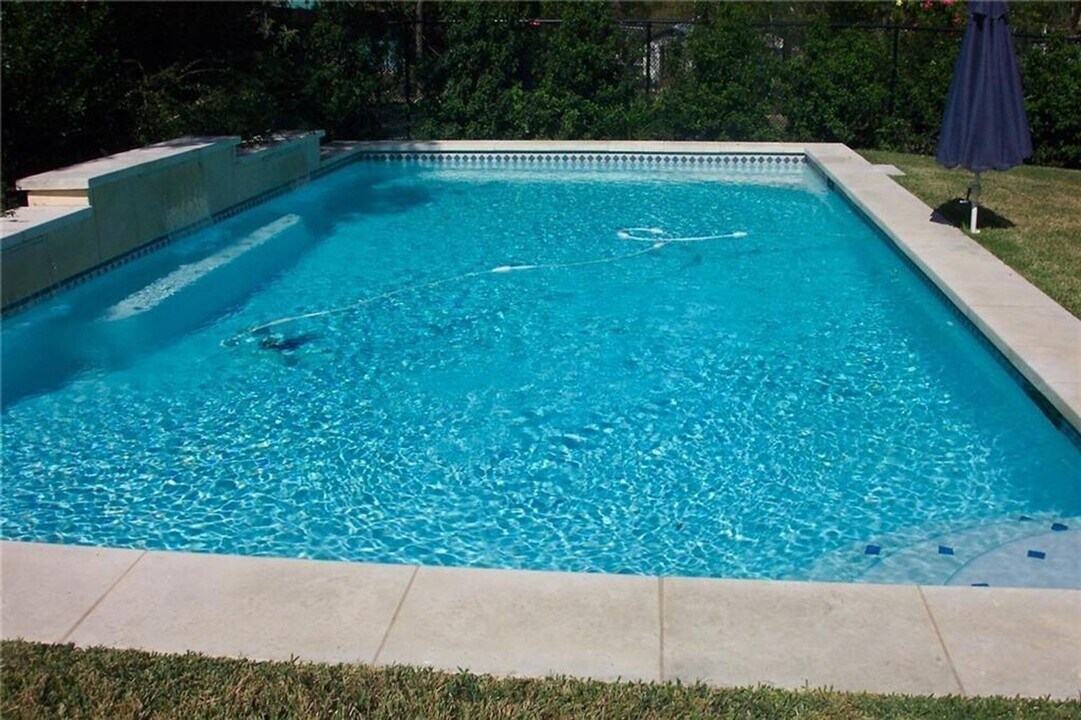 2718 E 22nd St in Austin, TX - Building Photo