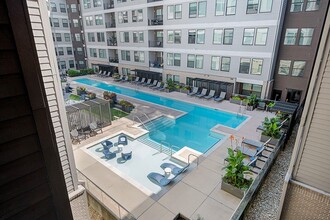 Vinings Lofts and Apartments in Atlanta, GA - Foto de edificio - Building Photo