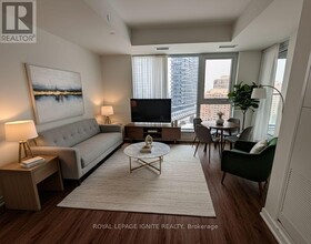 1 Quarrington Lane in North York, ON - Building Photo - Building Photo