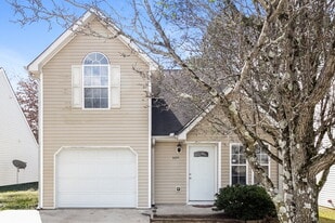 3695 Longview Dr in Douglasville, GA - Building Photo