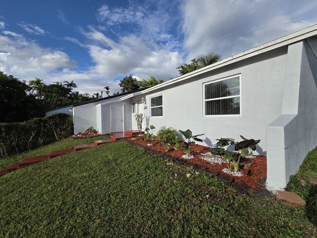20845 Grouper Dr in Cutler Bay, FL - Building Photo - Building Photo