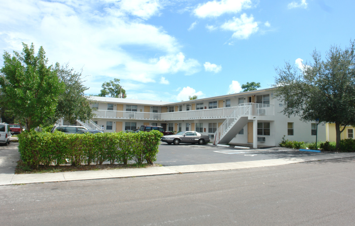 1102 S K St in Lake Worth, FL - Building Photo