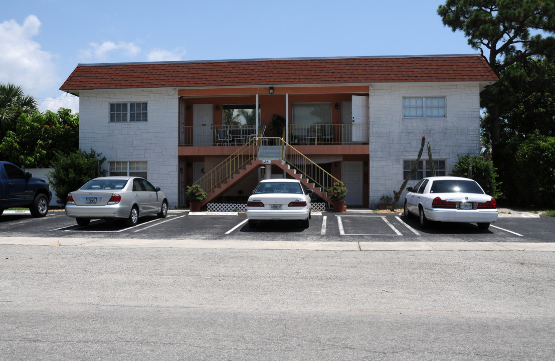 1241 SE 2nd St in Deerfield Beach, FL - Building Photo