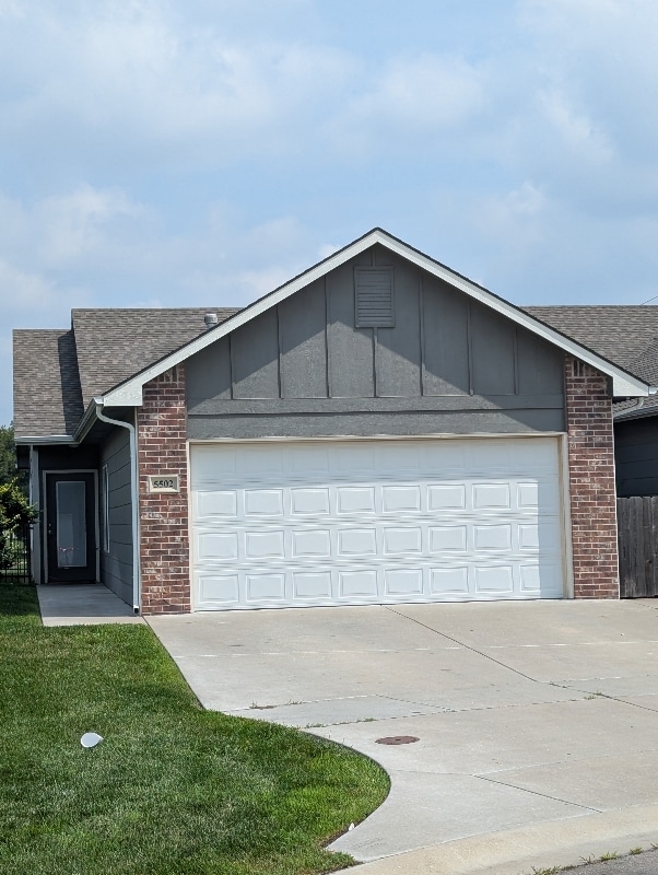 property at 5502 N Edwards Cir