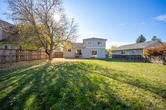 1721 Northshore Dr in Sandpoint, ID - Foto de edificio - Building Photo