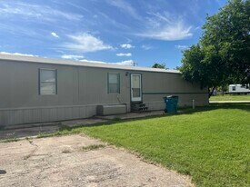 601 S Crockett St in Henrietta, TX - Building Photo