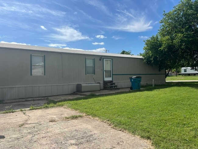 property at 601 S Crockett St