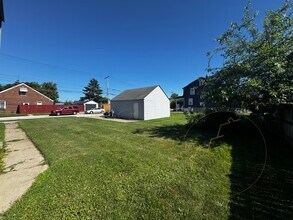 29447 Kelly Rd in Roseville, MI - Foto de edificio - Building Photo