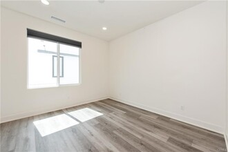 16250 Stella Cir in Tustin, CA - Building Photo - Building Photo