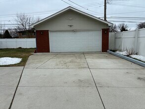 2758 Pall Mall Dr in Sterling Heights, MI - Building Photo - Building Photo