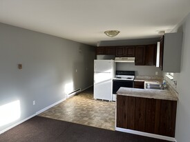 4476 3rd St, Unit A in Columbiaville, MI - Foto de edificio - Building Photo