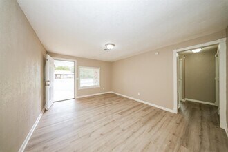 5025 Brookdale Dr in Oklahoma City, OK - Building Photo - Building Photo