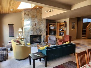 17672 Bittern Ln in Sunriver, OR - Building Photo - Building Photo