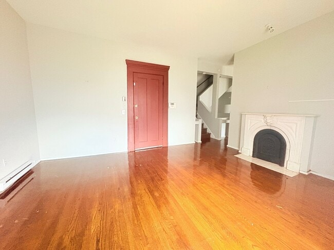 49 Warren St, Unit A in New Haven, CT - Foto de edificio - Building Photo