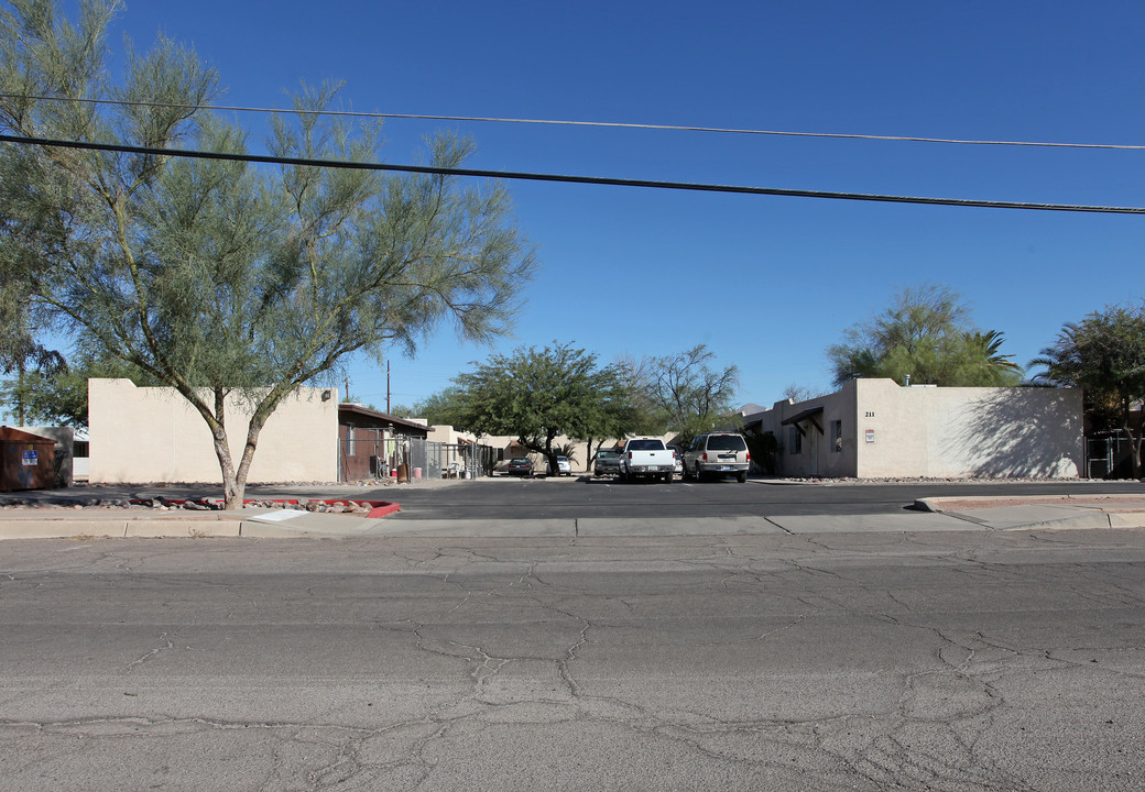 211 E Delano St in Tucson, AZ - Building Photo