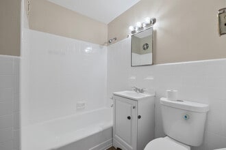 2020 Woodlynne Ave in Oaklyn, NJ - Building Photo - Building Photo