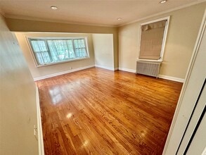 36 Harding Ave in Roslyn Heights, NY - Building Photo - Building Photo