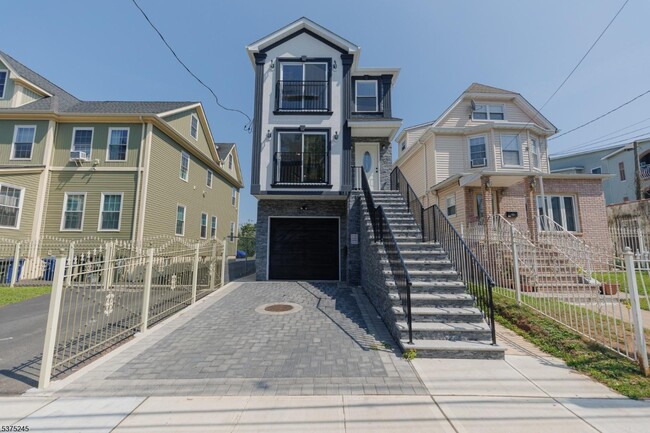 property at 515 Walnut St