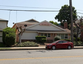 18032 Burbank Blvd in Encino, CA - Building Photo - Building Photo