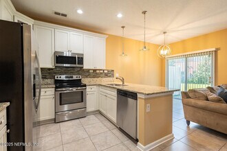 9439 High Meadow Ln in Jacksonville, FL - Foto de edificio - Building Photo