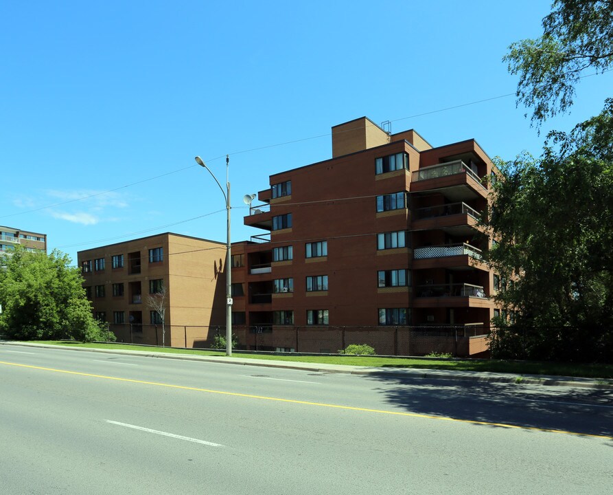 Cotton Mill Estates in Hamilton, ON - Building Photo