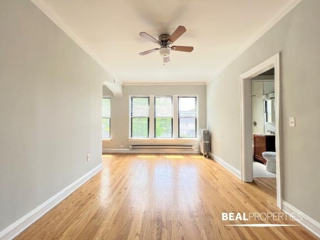 property at 4614 N Paulina St