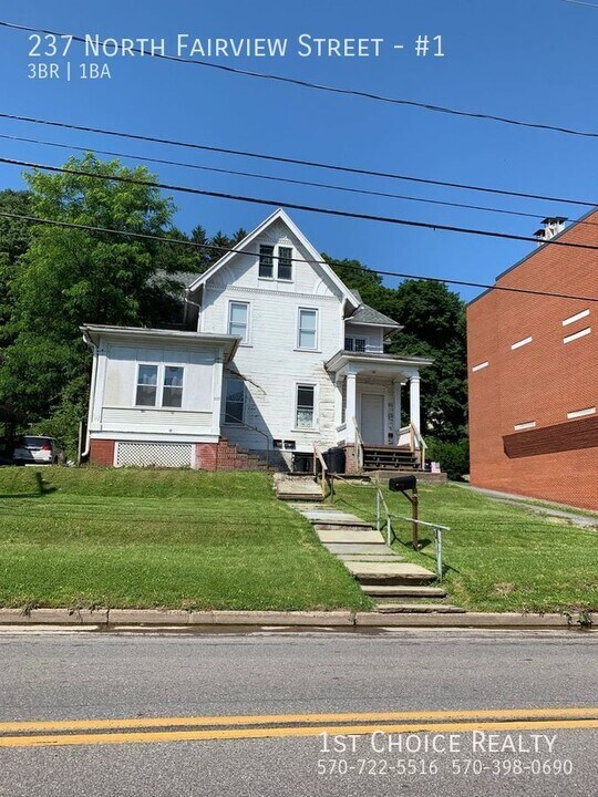 237 N Fairview St in Lock Haven, PA - Building Photo