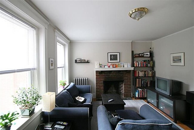 4 Craigie Cir, Unit 38 in Cambridge, MA - Building Photo - Building Photo