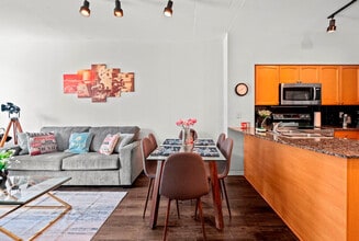 87 Fort York Blvd in Toronto, ON - Building Photo - Building Photo