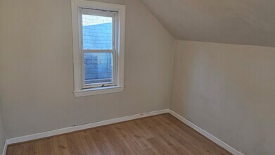 12 Crown St, Unit 2 in Nashua, NH - Building Photo - Building Photo