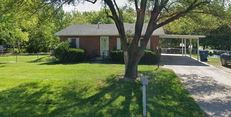 581 William St in Holts Summit, MO - Building Photo