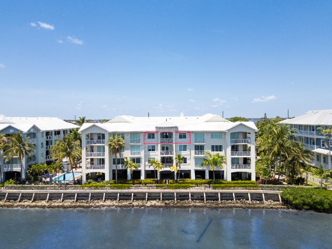 275 NW Flagler Ave, Unit Apt 403 in Stuart, FL - Foto de edificio - Building Photo