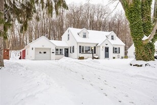 105 Chestnut Dr in Rochester, NY - Building Photo