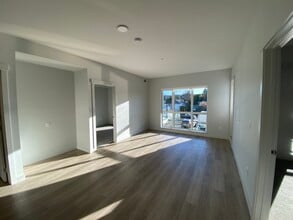 120 Jensen Ave W in Parksville, BC - Building Photo - Building Photo