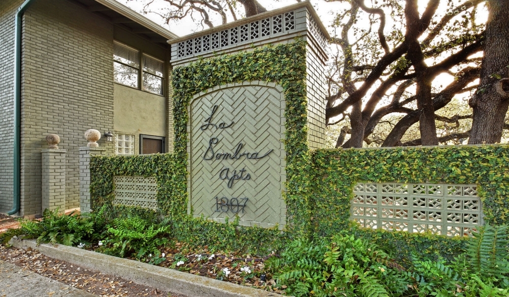 1807 La Sombra Dr in San Antonio, TX - Foto de edificio