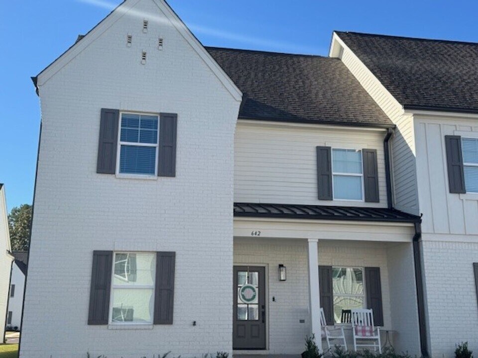 642 Cottage Grv Cir in Oxford, MS - Building Photo