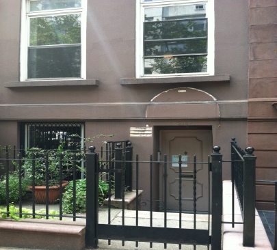 216 E 50th St in New York, NY - Building Photo